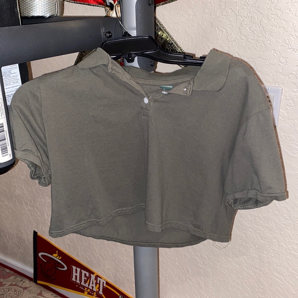 Cropped army green small T-shirt